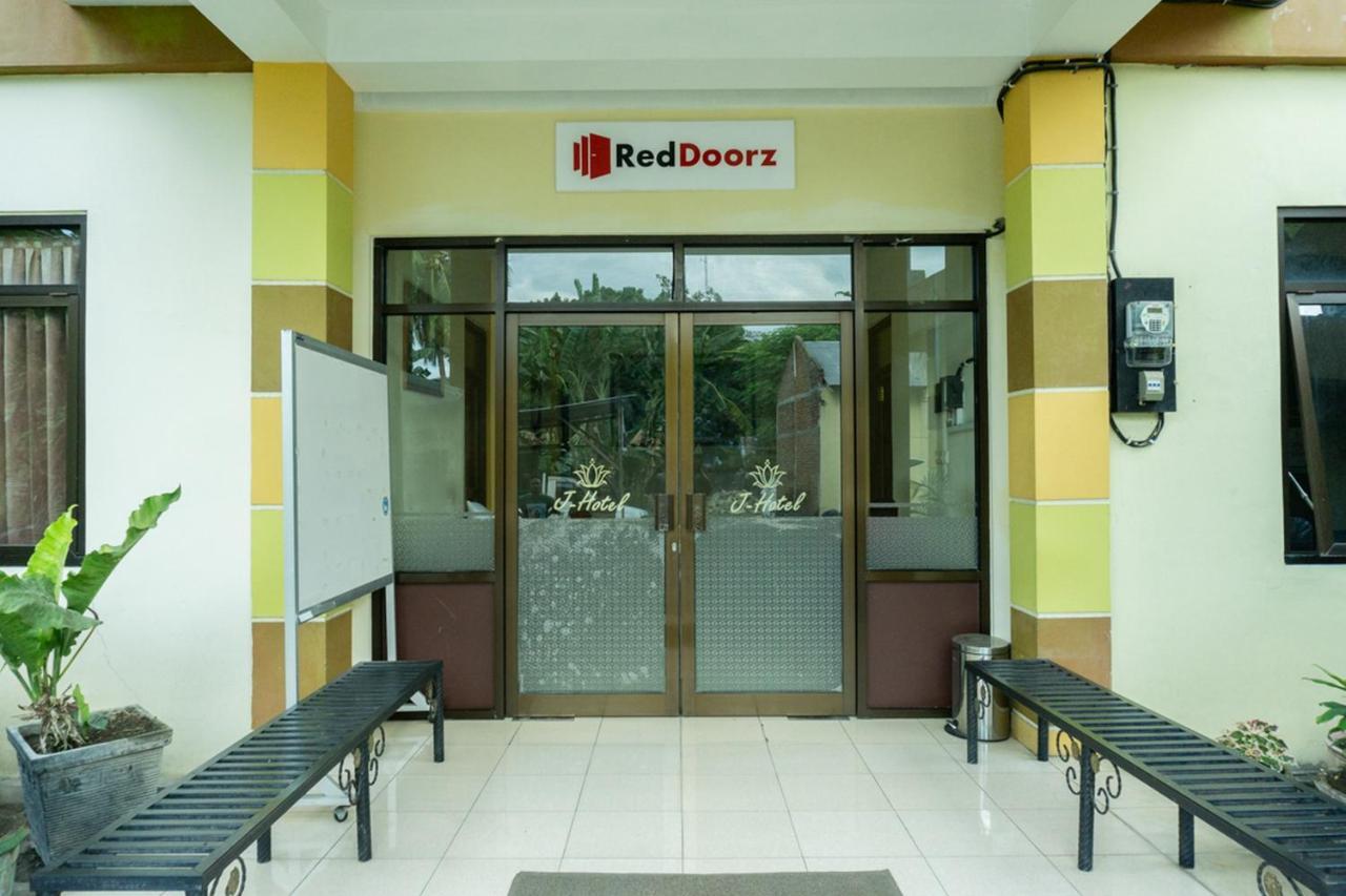 فندق Reddoorz @ Gatot Subroto إنده المظهر الخارجي الصورة