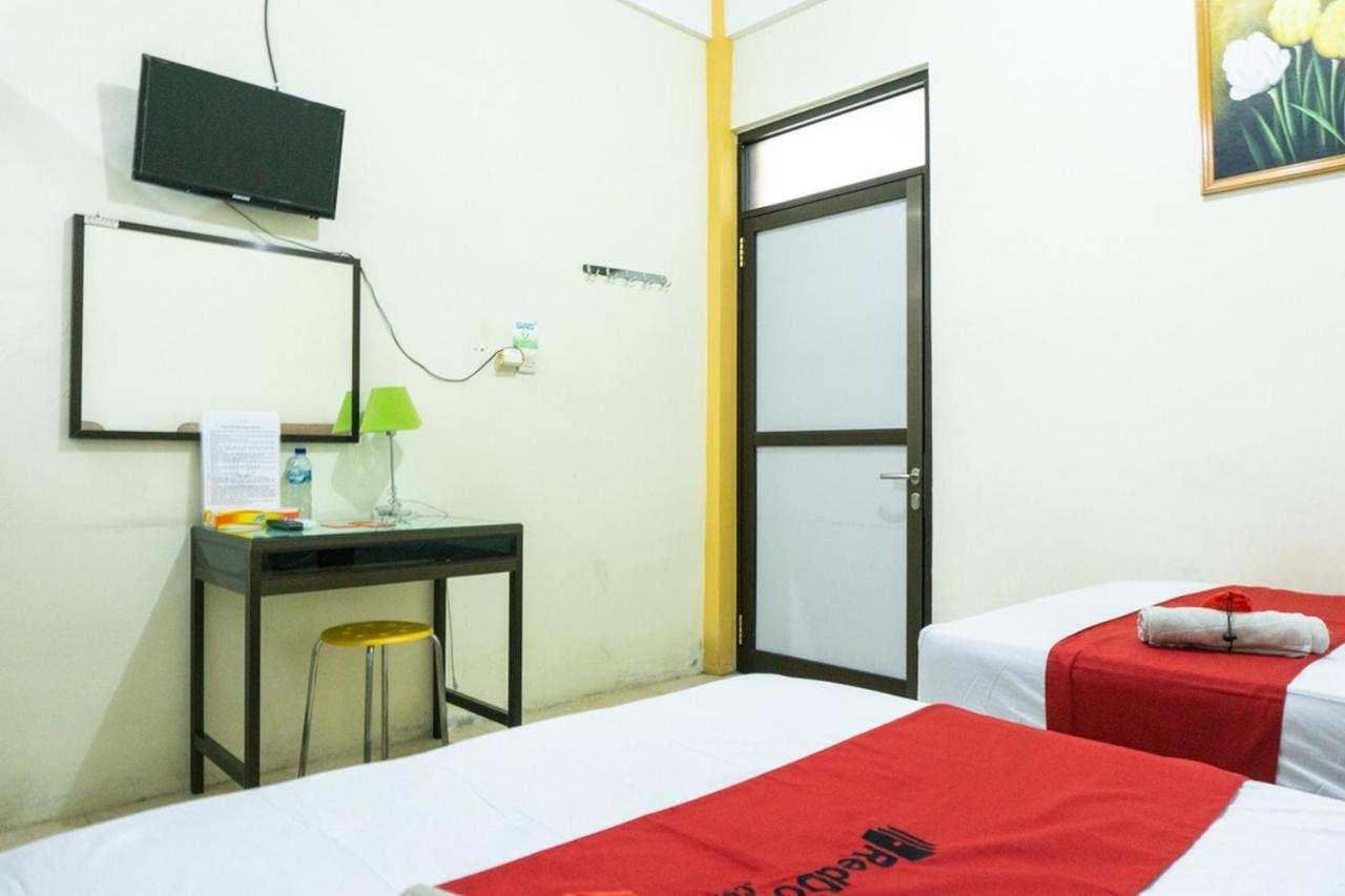 فندق Reddoorz @ Gatot Subroto إنده المظهر الخارجي الصورة