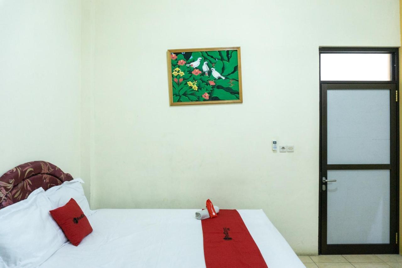 فندق Reddoorz @ Gatot Subroto إنده المظهر الخارجي الصورة