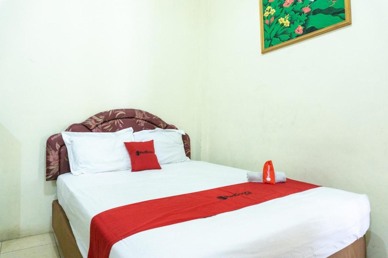 فندق Reddoorz @ Gatot Subroto إنده المظهر الخارجي الصورة