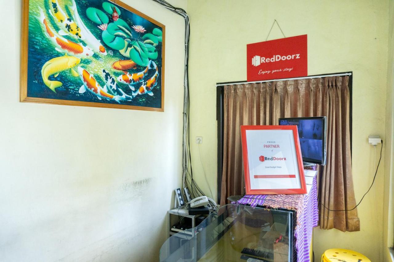 فندق Reddoorz @ Gatot Subroto إنده المظهر الخارجي الصورة