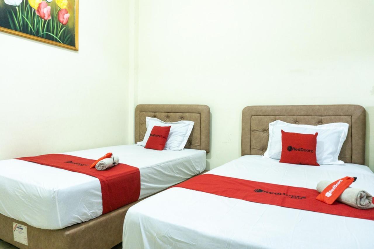 فندق Reddoorz @ Gatot Subroto إنده المظهر الخارجي الصورة