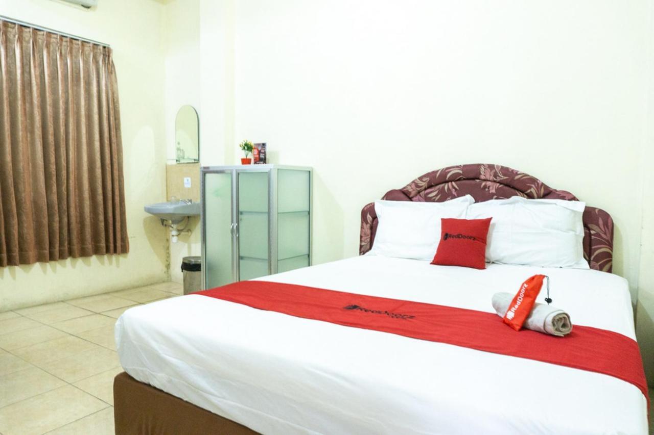فندق Reddoorz @ Gatot Subroto إنده المظهر الخارجي الصورة