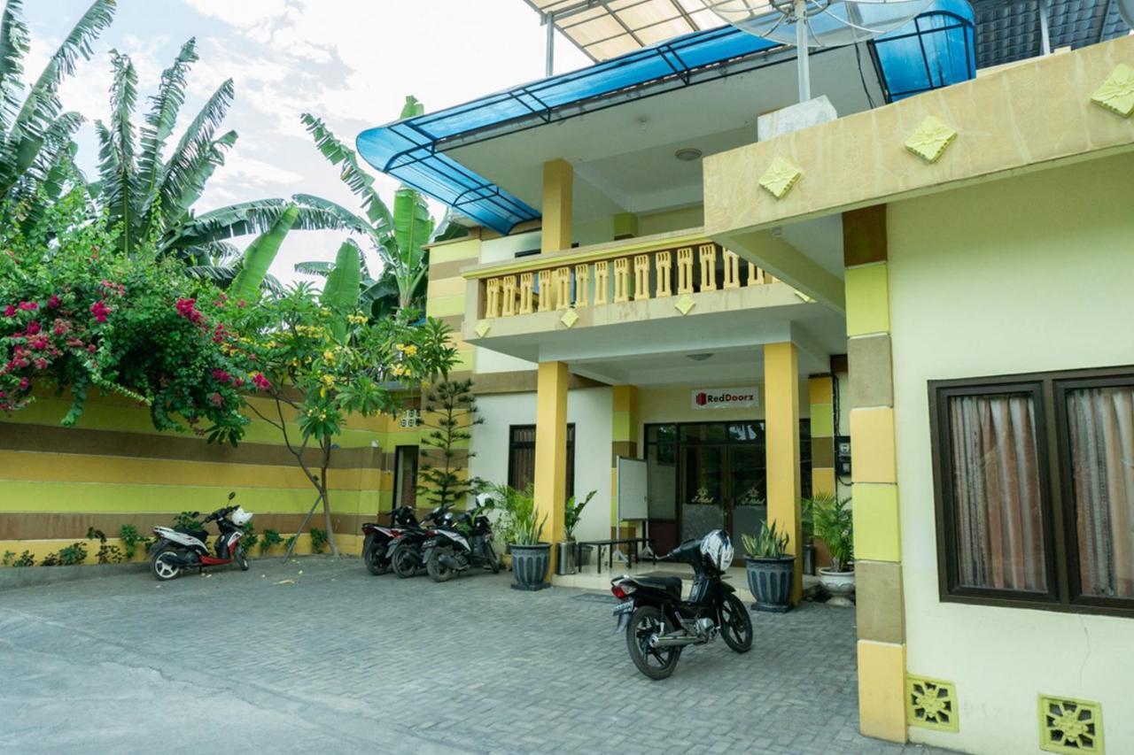 فندق Reddoorz @ Gatot Subroto إنده المظهر الخارجي الصورة