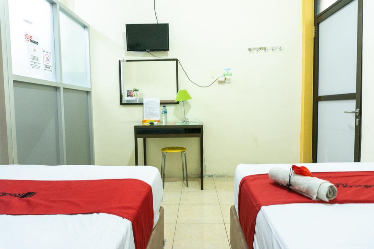 فندق Reddoorz @ Gatot Subroto إنده المظهر الخارجي الصورة