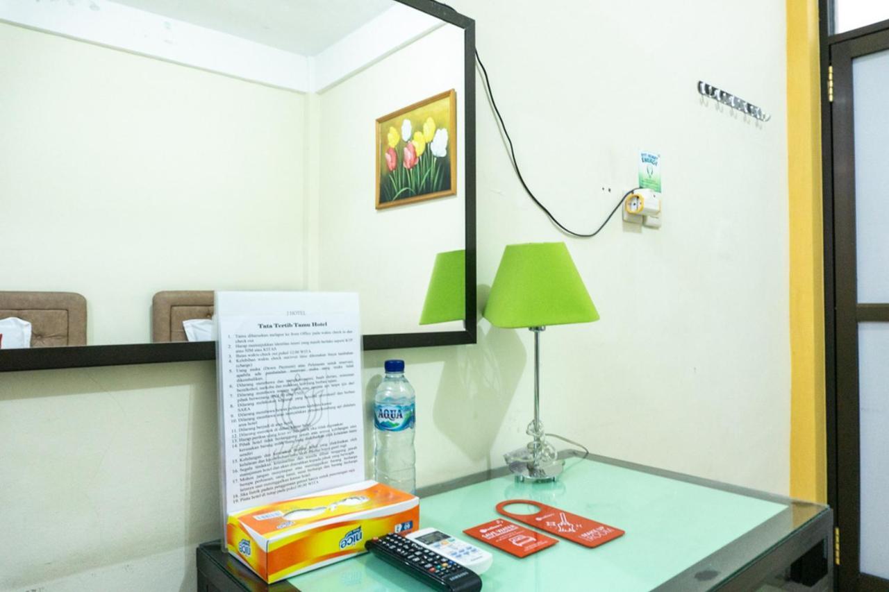 فندق Reddoorz @ Gatot Subroto إنده المظهر الخارجي الصورة