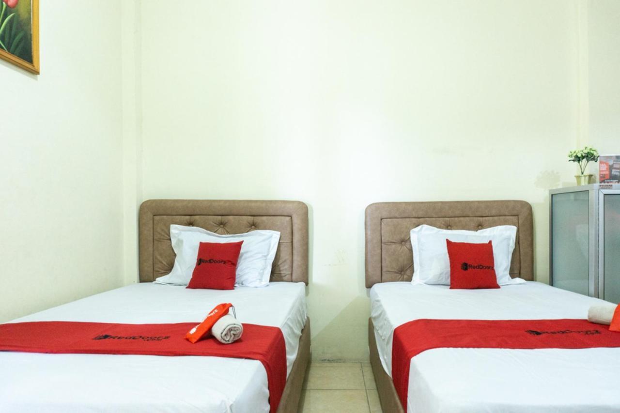فندق Reddoorz @ Gatot Subroto إنده المظهر الخارجي الصورة